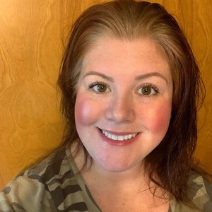 Meet your Posher, Carley